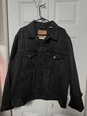 Levi's Black Denim Trucker Jacket - Men's Vintage Fit Size XL